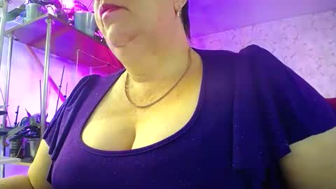 Lady Gloria online show from October 2025 05:17:01 AM