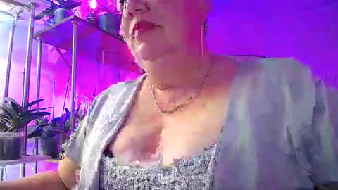 Lady Gloria online show from October 2025 02:32:02 PM