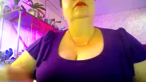 Lady Gloria online show from August 2026 05:01:02 AM