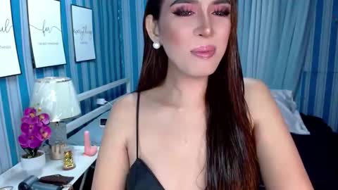 Snapshot of ladyashxxx chatting on January 2026 12:10:02 PM isabelle ash DONT FORGET TO FOLLOW AND THUMBS ME UP BITCHES online show from January 2026 12:10:02 PM