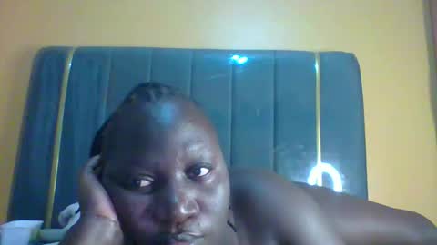 lindah32 online show from October 2025 08:37:02 PM