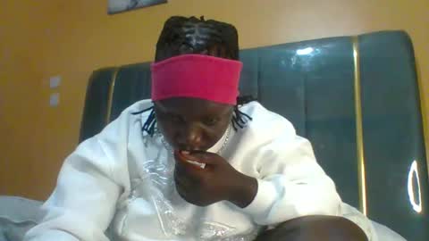 lindah32 online show from March 2026 09:48:02 PM