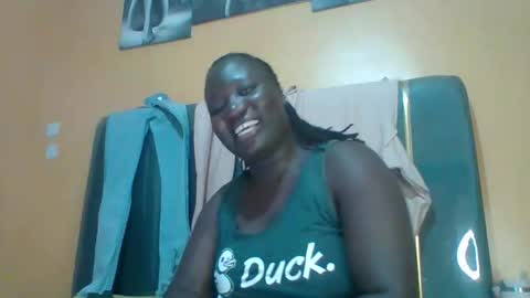 Snapshot of ladyblossoms19 chatting on April 2026 11:24:01 PM lindah32 online show from April 2026 11:24:01 PM