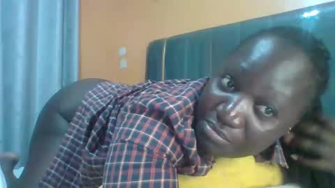 Snapshot of ladyblossoms19 chatting on April 2026 06:50:01 PM lindah32 online show from April 2026 06:50:01 PM