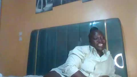 Snapshot of ladyblossoms19 chatting on April 2026 10:38:01 PM lindah32 online show from April 2026 10:38:01 PM