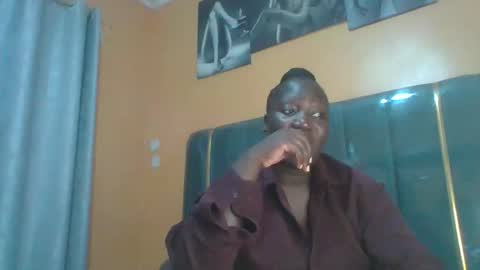 Snapshot of ladyblossoms19 chatting on May 2026 09:19:01 PM lindah32 online show from May 2026 09:19:01 PM