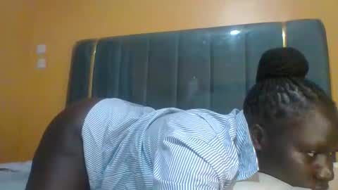 Snapshot of ladyblossoms19 chatting on May 2026 11:54:02 PM lindah32 online show from May 2026 11:54:02 PM