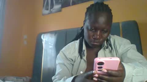 Snapshot of ladyblossoms19 chatting on May 2026 09:59:02 AM lindah32 online show from May 2026 09:59:02 AM
