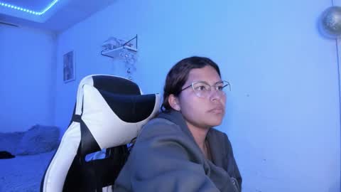  Lady  online show from December 2025 11:31:02 PM