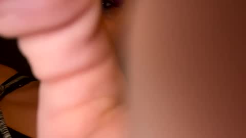 Snapshot of ladybug9097 chatting on March 2025 02:48:01 AM RockStar Couple online show from March 2025 02:48:01 AM