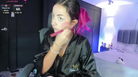 Snapshot of ladysweetts chatting on December 2024 02:27:02 AM Lady online show from December 2024 02:27:02 AM