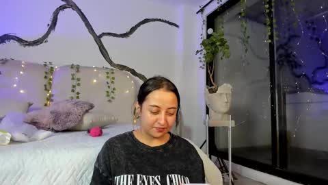 Snapshot of ladysweetts chatting on October 2025 01:47:01 AM Lady online show from October 2025 01:47:01 AM