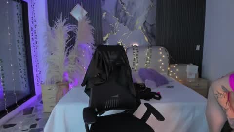 Lady  online show from February 2026 04:52:01 AM