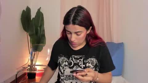 Laia  online show from September 2025 12:10:01 PM