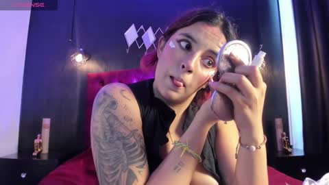 Laia  online show from October 2025 12:50:01 PM