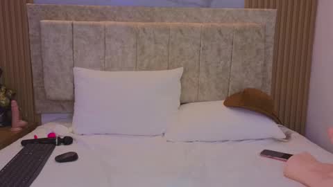 laiamilf online show from February 2025 11:15:02 PM