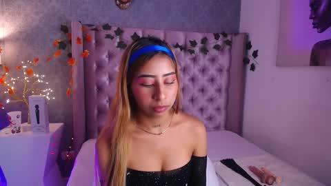 Laila Stilwills online show from November 2025 01:38:02 AM