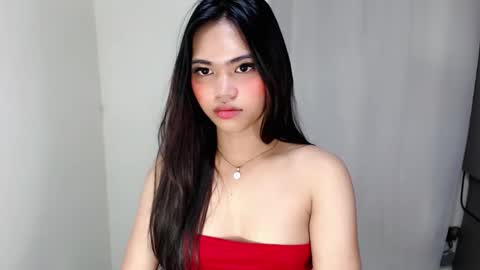 Snapshot of laire_allure chatting on April 2026 06:00:02 AM laire online show from April 2026 06:00:02 AM