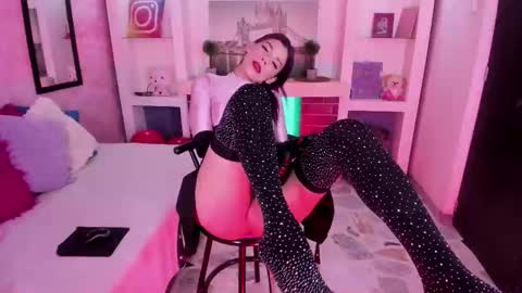 Snapshot of lala_pantyhose chatting on February 2025 08:09:02 PM Miss Lala online show from February 2025 08:09:02 PM