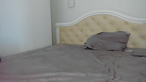 Lallie  online show from September 2025 03:15:02 PM