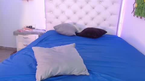 Laura online show from October 2025 07:34:02 PM