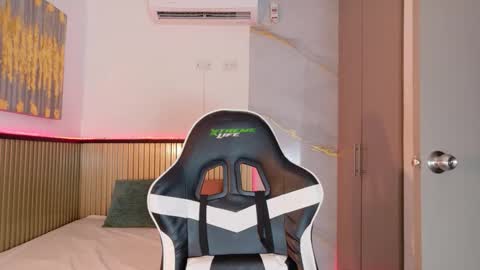 Laura online show from December 2025 12:14:01 PM