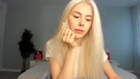Erika online show from October 2025 09:40:02 AM