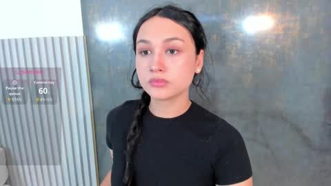 Lana online show from November 2025 08:00:01 PM