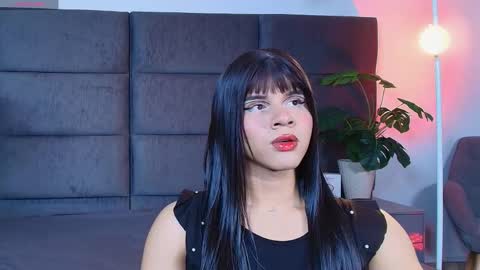 valentino moon online show from April 2026 12:27:02 AM