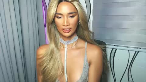 Lana online show from February 2025 07:49:01 PM