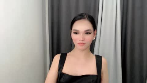 lanawyatt_ online show from November 2025 03:47:02 PM