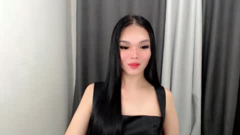 lanawyatt_ online show from November 2025 01:33:01 PM