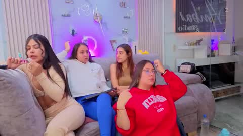 lanna_as online show from March 2026 01:29:02 PM