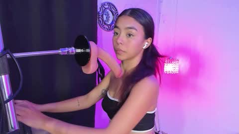 Snapshot of lanna_brunette chatting on December 2025 01:19:01 PM lanna_brunette online show from December 2025 01:19:01 PM