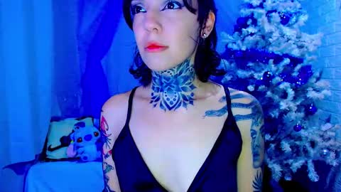 LANNIE   online show from December 2025 03:57:01 AM