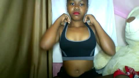Snapshot of lara_belle chatting on May 2026 10:53:01 AM lara_belle online show from May 2026 10:53:01 AM