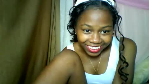 Snapshot of lara_belle chatting on May 2026 10:04:02 PM lara_belle online show from May 2026 10:04:02 PM