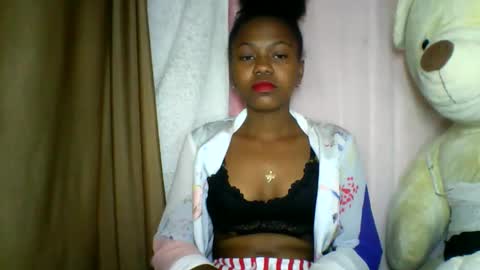 Snapshot of lara_belle chatting on May 2026 12:19:01 AM lara_belle online show from May 2026 12:19:01 AM
