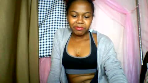Snapshot of lara_belle chatting on June 2026 05:55:02 PM lara_belle online show from June 2026 05:55:02 PM