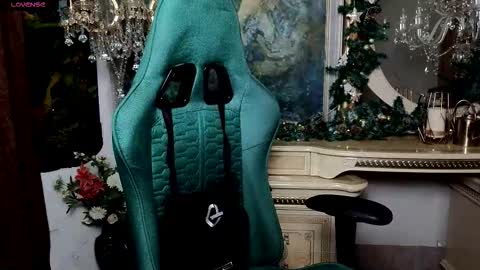 lara_benson_ online show from December 2025 10:32:02 AM