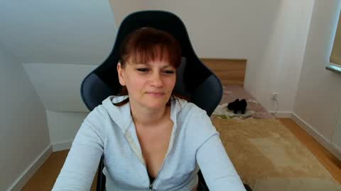 laraamoon online show from March 2026 03:24:01 PM
