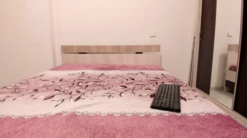 Lara online show from January 2025 08:18:02 AM