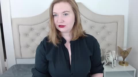 LaraFlirt online show from December 2024 07:01:01 PM