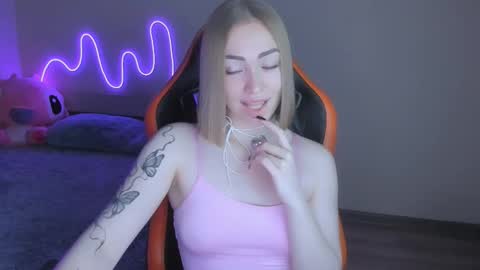 LaraKrein lk online show from November 2025 01:43:03 PM