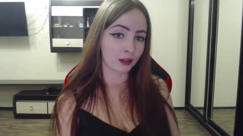 Laralianna online show from February 2025 12:39:01 PM