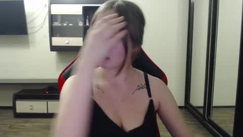 Laralianna online show from February 2025 03:43:01 PM