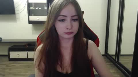 Laralianna online show from February 2025 06:47:02 PM