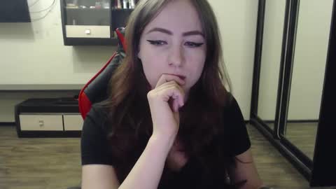 Laralianna online show from February 2025 04:00:01 PM