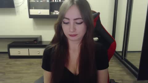 Laralianna online show from February 2025 05:28:01 PM