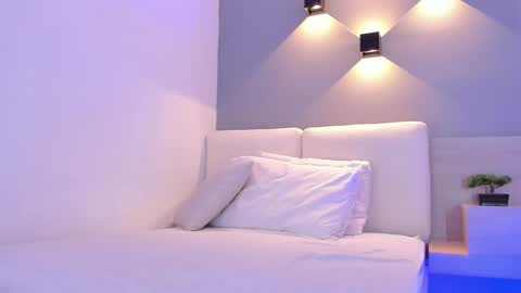 Laura online show from September 2025 11:28:01 PM